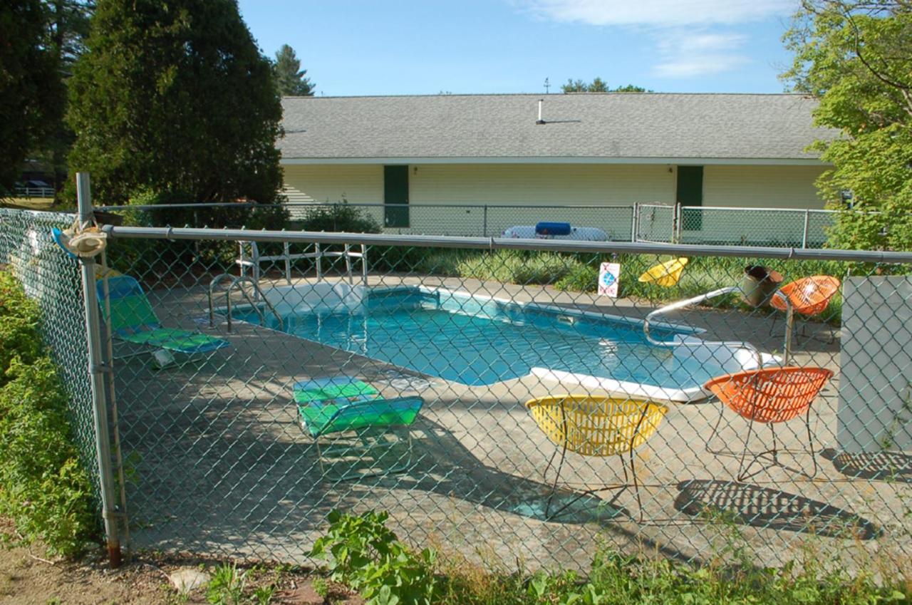 Maple Leaf Motel Schroon Lake Dış mekan fotoğraf