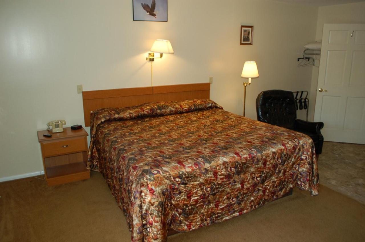 Maple Leaf Motel Schroon Lake Dış mekan fotoğraf
