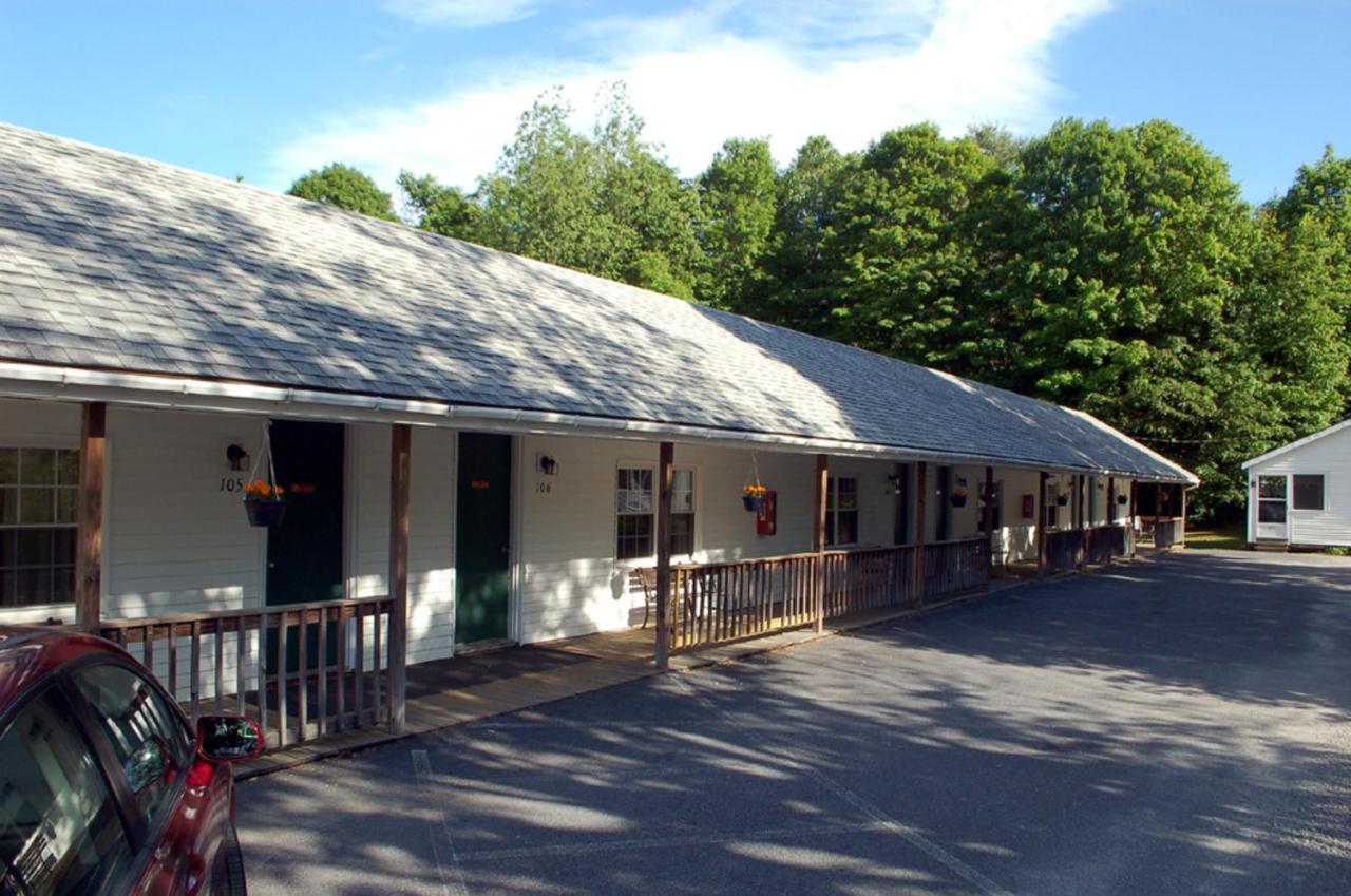 Maple Leaf Motel Schroon Lake Dış mekan fotoğraf